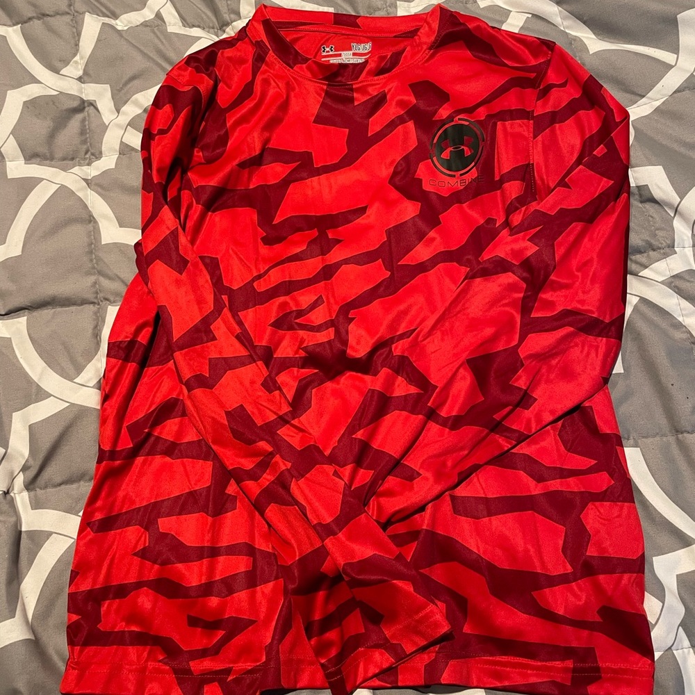 Under Armor ~ loose fit